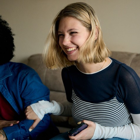 Nevetés, ami belülről gyógyít – így hat egy jó kacagás az emésztésére című cikk nyitóképe