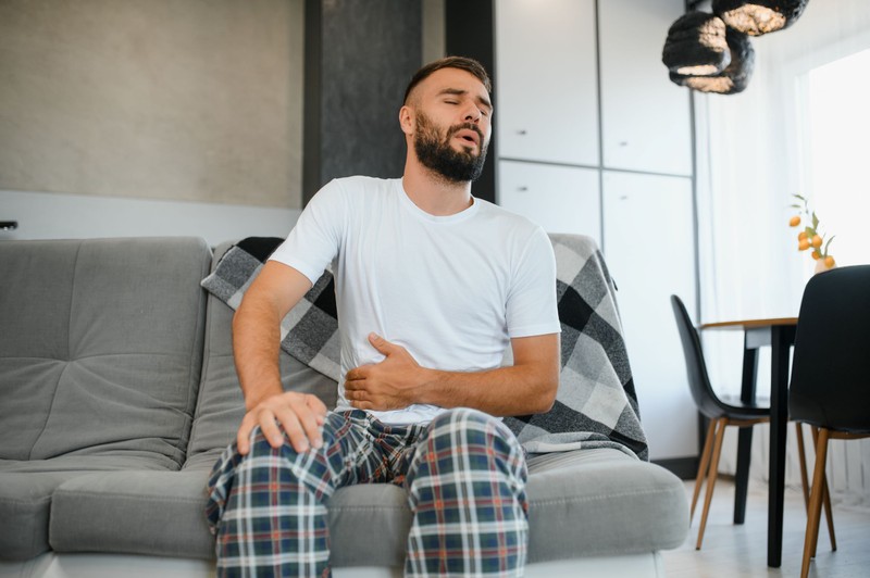 Milyen érzés az, ha kizáródik a sérv? Ilyen tünetek esetén ne késlekedjen!