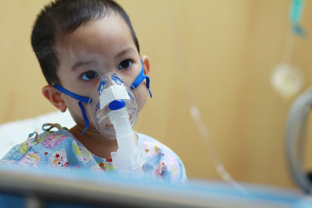 Ismeretlen betegség miatt teltek meg a gyerekkórházak