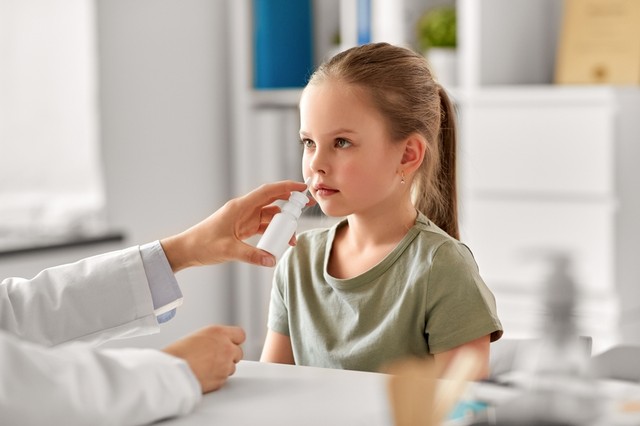 Oltás tű nélkül: így juthat hozzá az orron át adható influenza elleni vakcinához