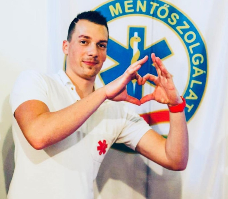 Nem várt vége lett az első randinak - Tinder-lovag mentette meg a fiatal, Pest megyei nőt