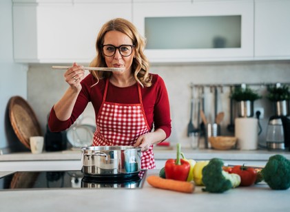 Már heti egy otthoni főzés is védi az agyat: meglepő módszerrel csökkenthető a demencia kockázata című cikk nyitóképe