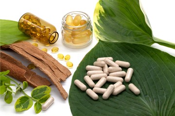 Milliók szedik ezt a 6 étrendkiegészítőt, pedig májkárosodást okozhatnak