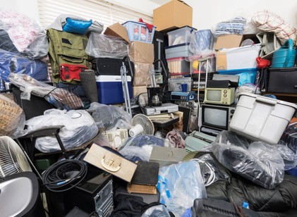 A tárgyak börtönében – Mit jelenthet az, ha valaki semmit sem tud kidobni? című cikk nyitóképe