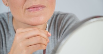  Miről árulkodnak a vékony szőrszálak egy nő állán? Rosszul teszi, ha egyszerűen csak kitépkedi 