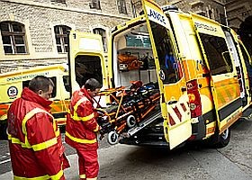 Koraszülöttek ellátására kialakított mentőautók