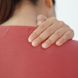 Miért mondják, hogy a vállfájdalom oka sokszor a stressz? című cikk nyitóképe