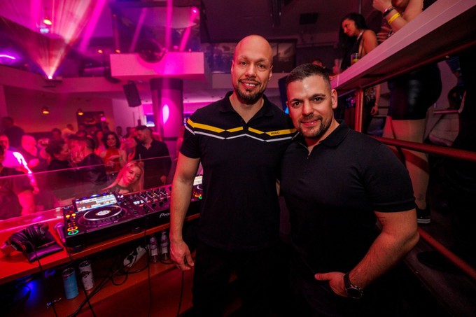 Hat DJ fogott össze a daganatos gyerekekért című cikk nyitóképe