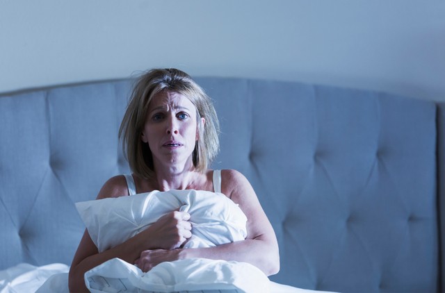 Fullad, szorong, stresszel éjjelente? Ez a betegség okozhatja