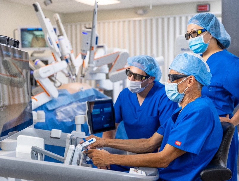 robotsebészet, robotika, magyarország