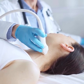 Pajzsmirigybetegség diagnosztizálása: nem a laborlelet dönt egyedül, ez is számít! című cikk nyitóképe