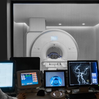 MR-vizsgálatra kell járnom, de bepánikolok, hogyan enyhíthetek a stresszen? Az orvos válaszol című cikk nyitóképe