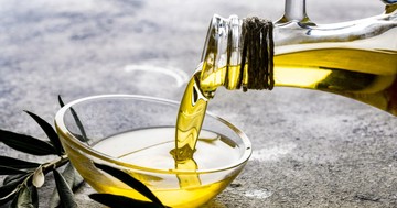 Egy nő két héten át éhgyomorra két evőkanál olívaolajat ivott – Ezt tapasztalta