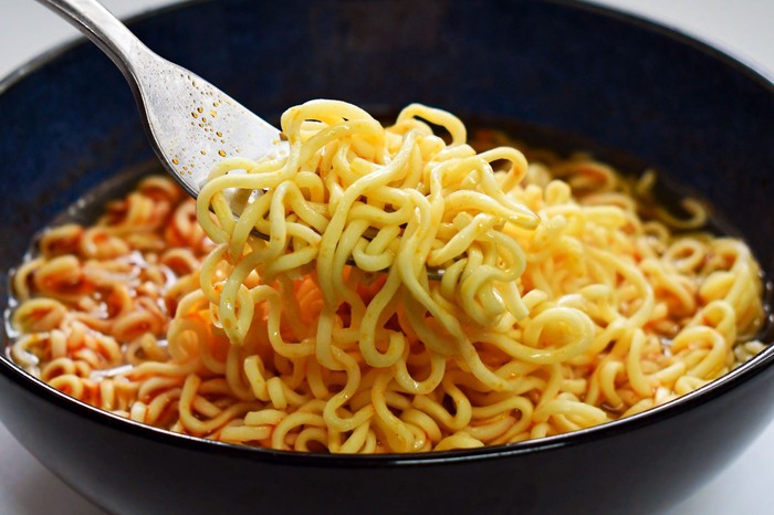 Mi is pontosan a zacskós leves, és mennyire számít egészségtelennek?