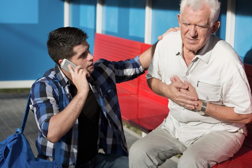 Gyakran a reflux okozza a bal oldali, szívinfarktusnak hitt mellkasi fájdalmat. Így különböztetheti meg a reflux és a szívbetegség tünetét.