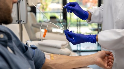 Hány kemoterápiás kezelésre lehet szükség? Terápiás protokollok és egyéni tényezők című cikk nyitóképe