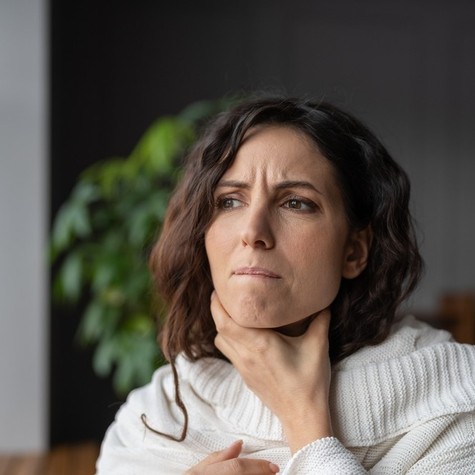 Rekedtség és nyelési nehézség – lehet, hogy hangszalag-gyulladás okozza? című cikk nyitóképe