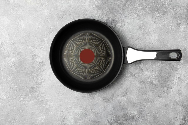 Egy serpenyő miatt riasztották a mentőket: hároméves kislány ujját kellett kiszabadítani