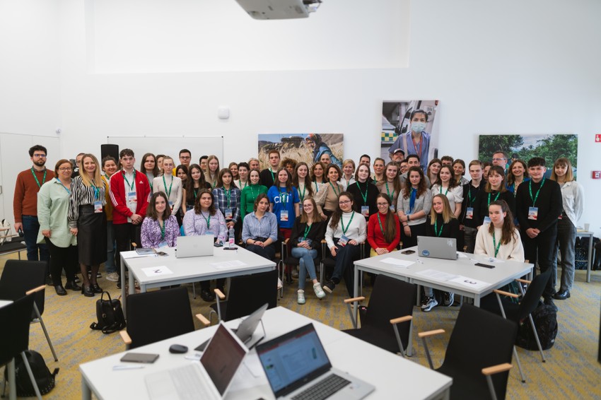 A 21 Nő az Egészségügyért Alapítvány és a Junior Achievement Magyarország (JAM) által szervezett innovációs verseny idén a szenvedélybetegek gyógyításáról szólt.