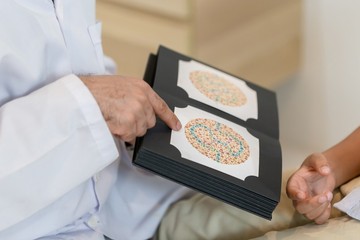 Így zajlik a jogosítványhoz, munkához szükséges szemvizsgálat