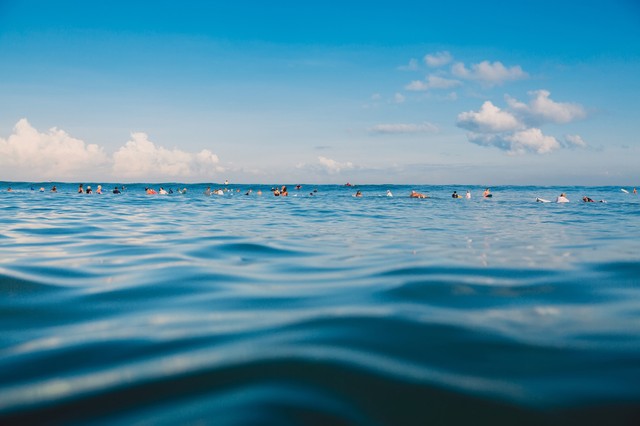 Életveszélyesek a rejtett víz alatti árkok a Balatonban: ilyen hullámokból ismerheti fel!