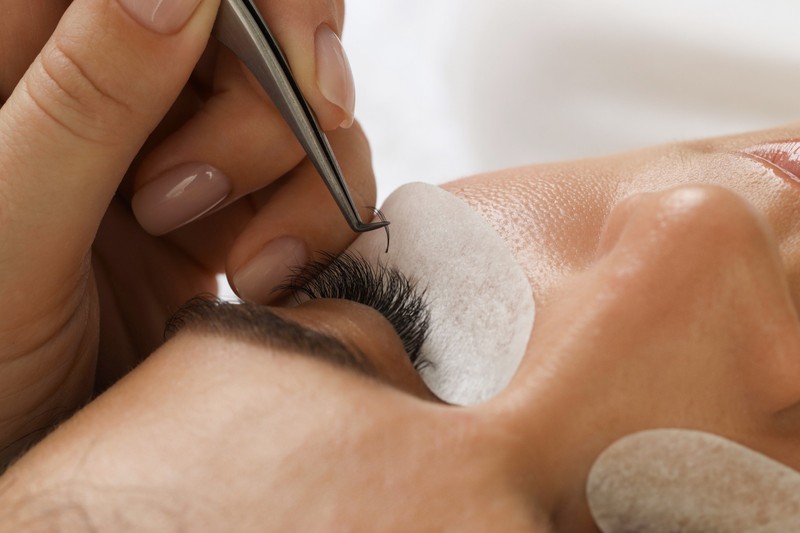 Műszempilla allergia: elveszíthetjük a természetes pilláinkat miatta