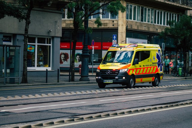 Viccnek is rossz: ilyen kamu hívásokkal tévesztették meg a mentésirányítókat
