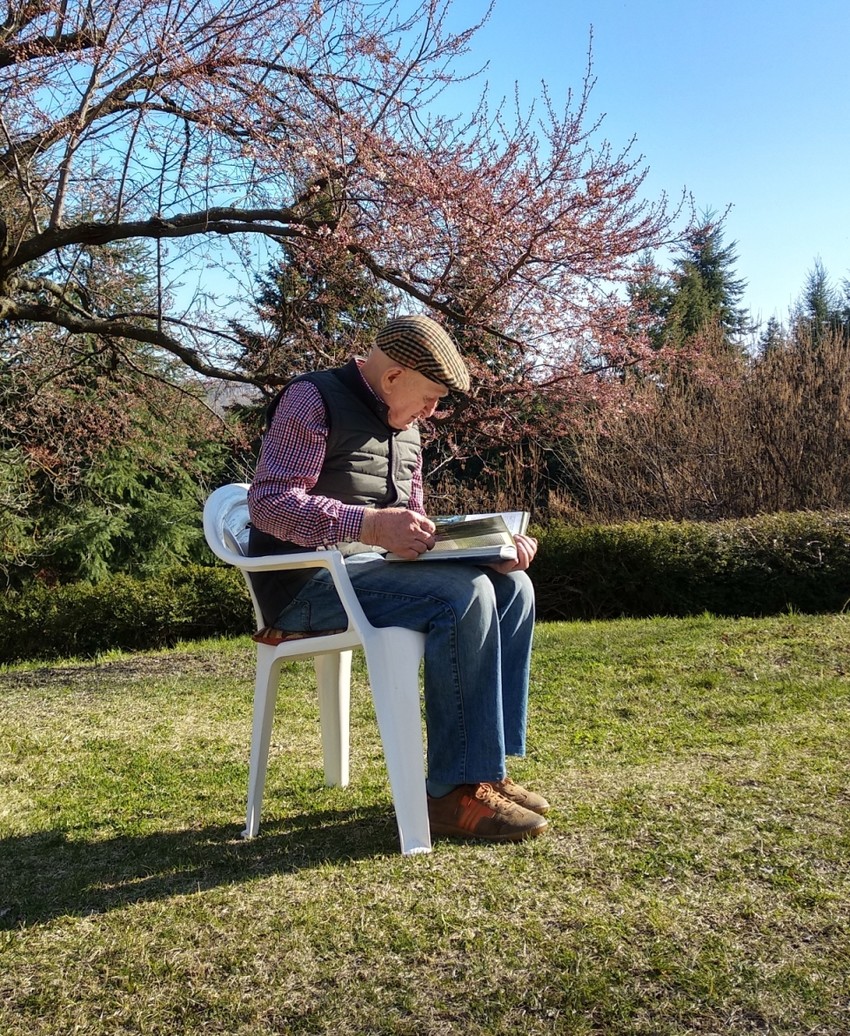 Gyuri bácsi a kertben