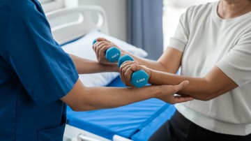 Egyre gyengébbnek érzi a kezét, lábát, izmait? Gyógyszerek is okozhatják