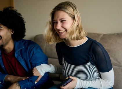 Nevetés, ami belülről gyógyít – így hat egy jó kacagás az emésztésére című cikk nyitóképe