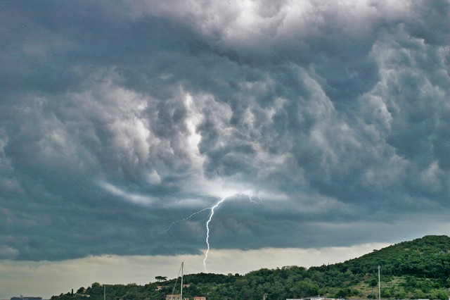 Jön az ítéletidő: jégesővel, szélrohamokkal, felhőszakadással érkezik a lehűlés