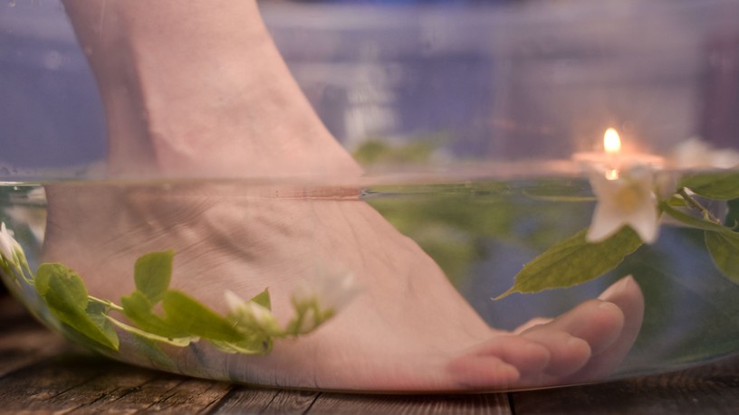 Repedezett sarkak ellen lábfürdő zöld tea