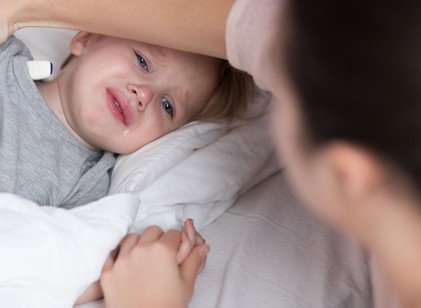 Tényleg azért betegeskedik többet a fiam, mert terhesség alatt felvettem a Covid oltást? Az orvos válaszol című cikk nyitóképe