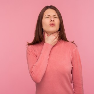 Mi okozhat állandó torokkaparást köhögés nélkül? Ezek a háttérben álló okok című cikk nyitóképe