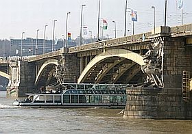 Dr. Csont - a Margit-hídnál...