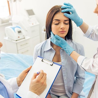 Kezelések, műtétek, amiket arcidegbénulás esetén alkalmaznak című cikk nyitóképe