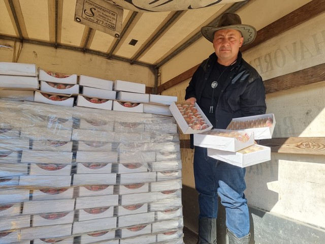 Zsolti gazda házhoz viszi a covid vakcina jó hírét az oltatni nem akaró romáknak