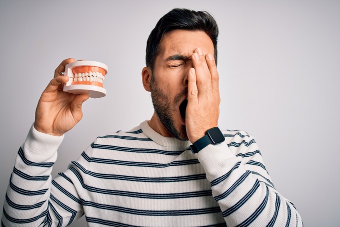 Lehet aludni műfogsorral? A fogorvos szerint a műfogsor egy kicsit olyan, mint egy cipő című cikk nyitóképe