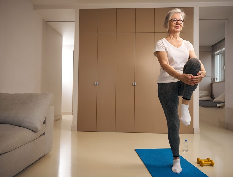 teszt egyensúly idős egy lábon állás