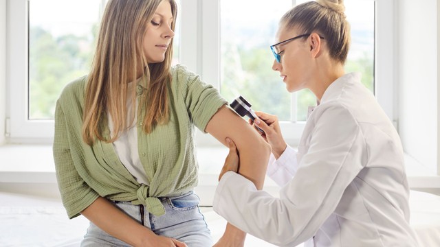Tényleg érdemes a drágább, bonyolultabb anyajegyszűrésen részt venni? Az orvos válaszol 