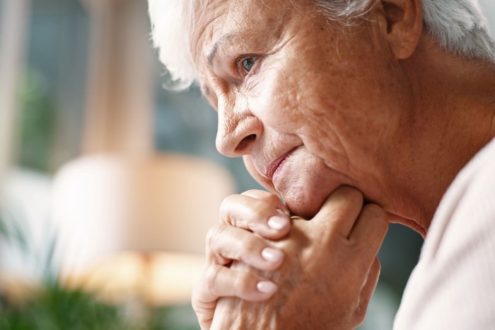 Így változik a viselkedés, amikor Alzheimer-kór kezdődik – egy neurológus elárulja a legelső jeleket