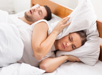 Így szabadulhat meg a horkolástól – alvásszakértők elmondják, mi ronthat rajta és mit tehet ellene című cikk nyitóképe