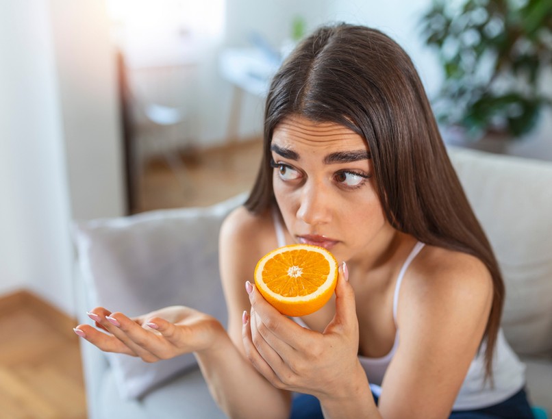  koronavírus, covid-19, szaglászavar, szaglásvesztés, mellékhatás, fertőzés, A-vitamin