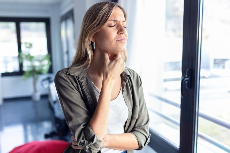 Gyakran kapar a torka és krákog? Ezek a betegségek okozhatják