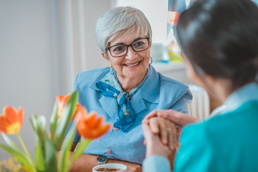 A demenciával élők számára nagy kihívás lehet egy barátság fenntartása - a demencia diagnózisát követően sok barátság megszakad.