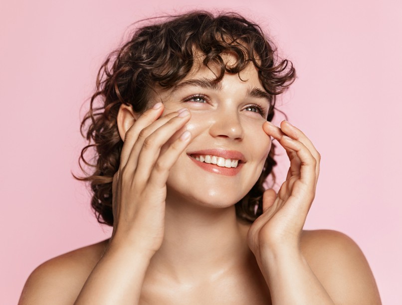 bőrgyógyász, hámlasztás, retinol AHA,BHA, retinol, akné