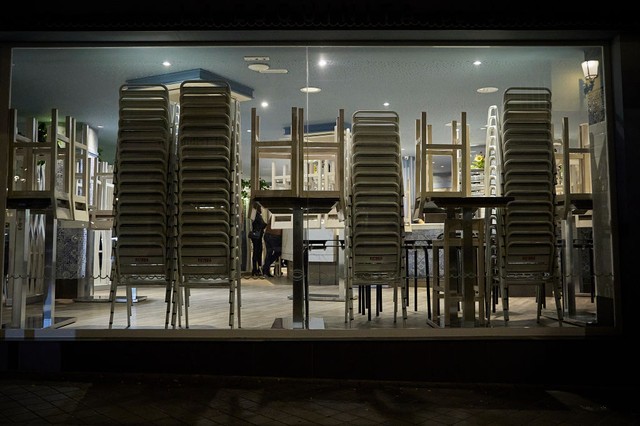 Kijárási tilalom, bezáró éttermek és iskolák: ezek a korlátozások lépnek életbe szerdától