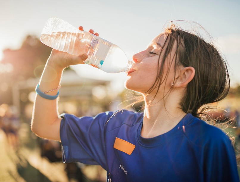 vízfogyasztás, ivás, gyerek, hidratálás