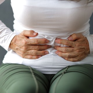 Gyomorfájás: egyszerű hasfájás vagy gyomorfekély okozza? Így derítheti ki című cikk nyitóképe