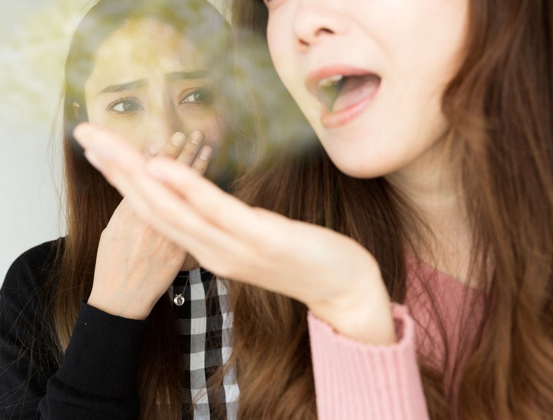 hasi fájdalom szájszag bélelhalás jele mikor